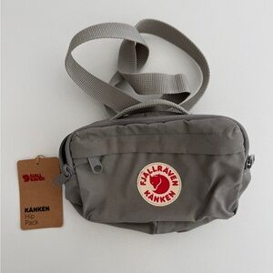Fjallraven Kånken Hip Pack in Fog Gray